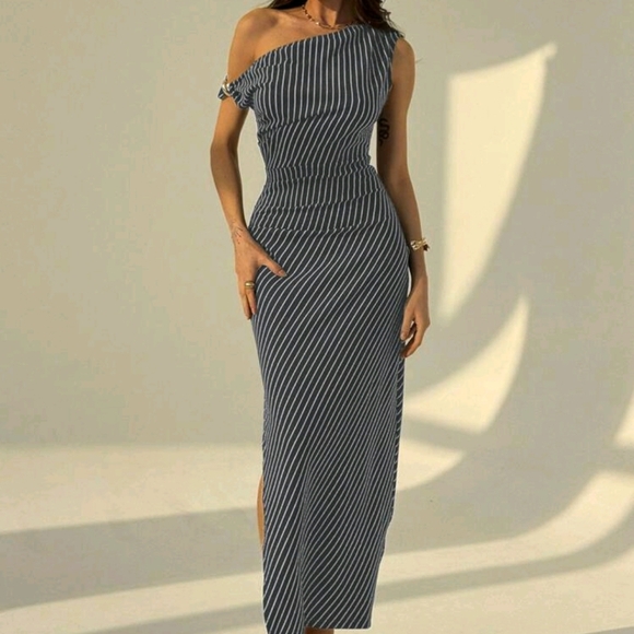 Dresses & Skirts - Women's Elegant Commuter Striped Asymmetric Collar Dress